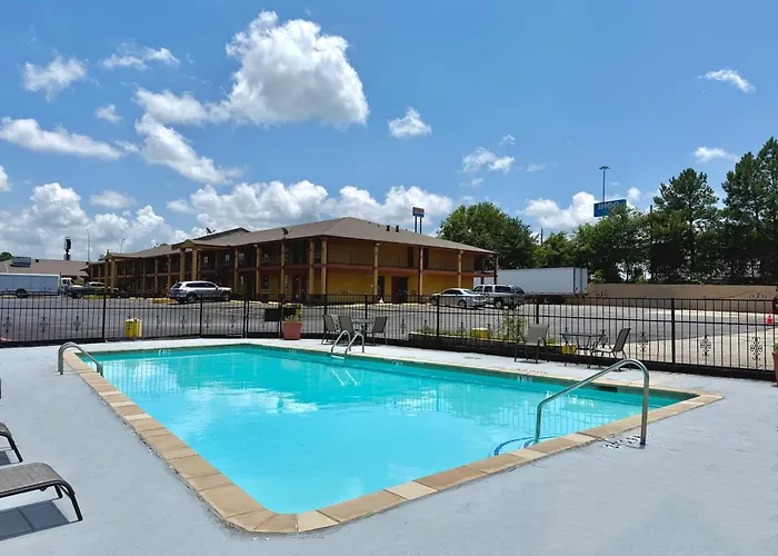 Days Inn & Suites By Wyndham Marshall