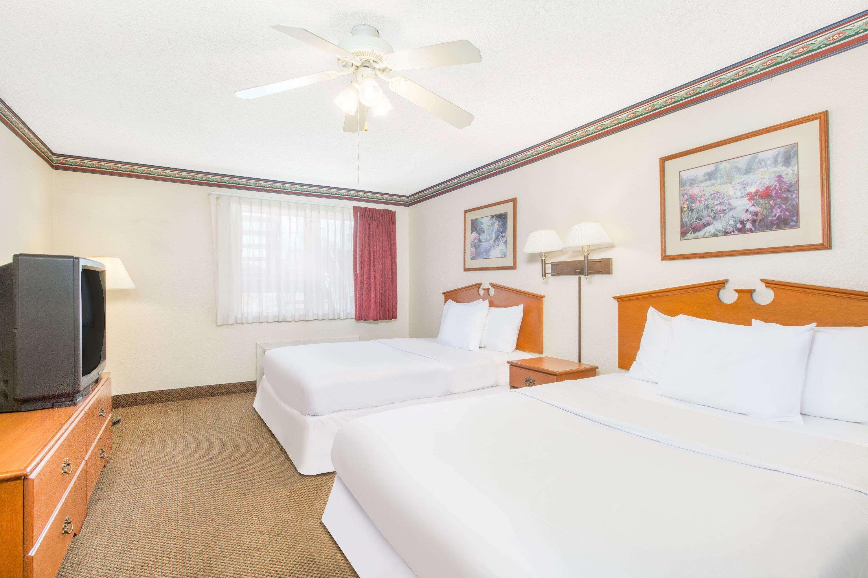 Hotel Days & By Wyndham 3*