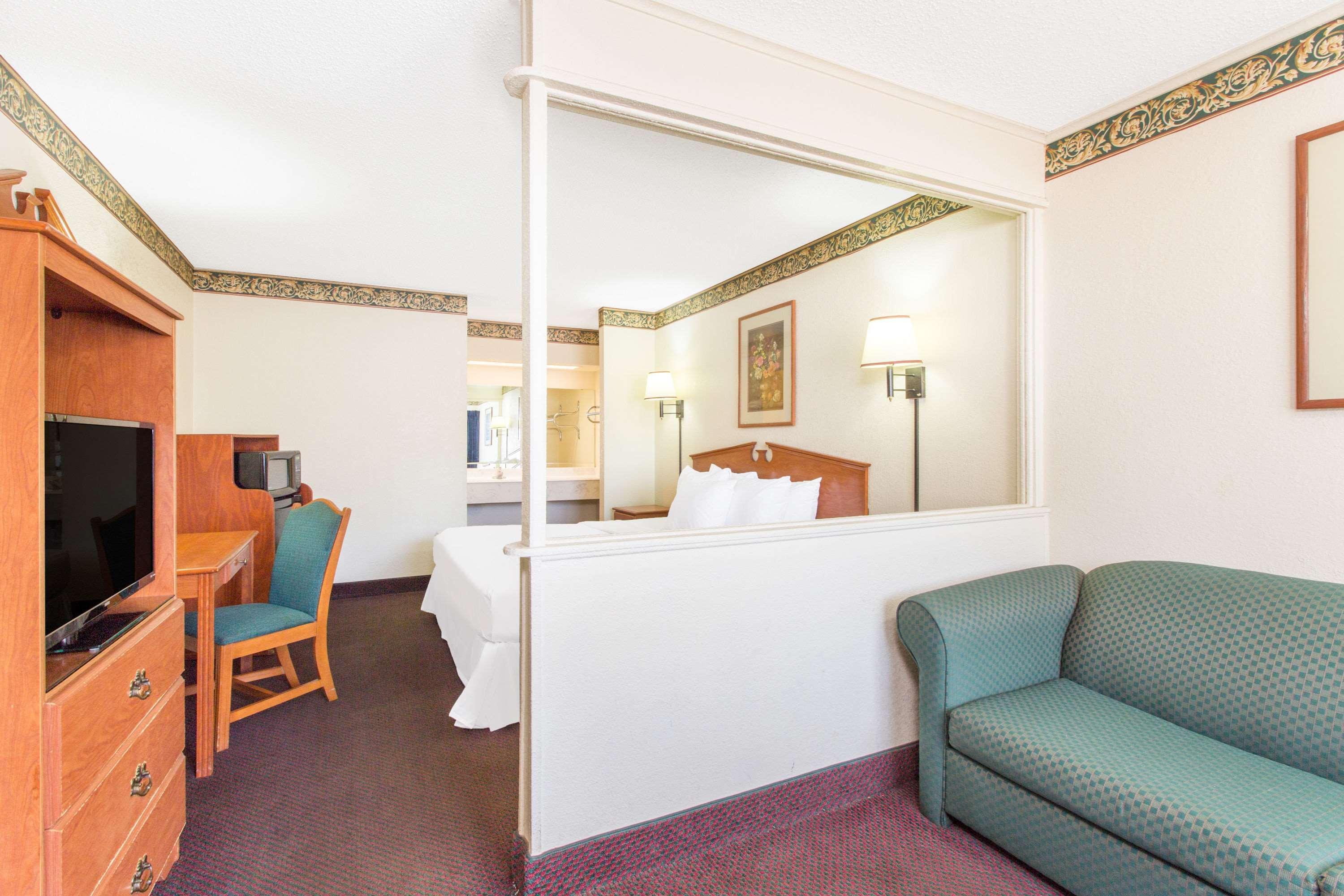 Days & By Wyndham Hotel 3*