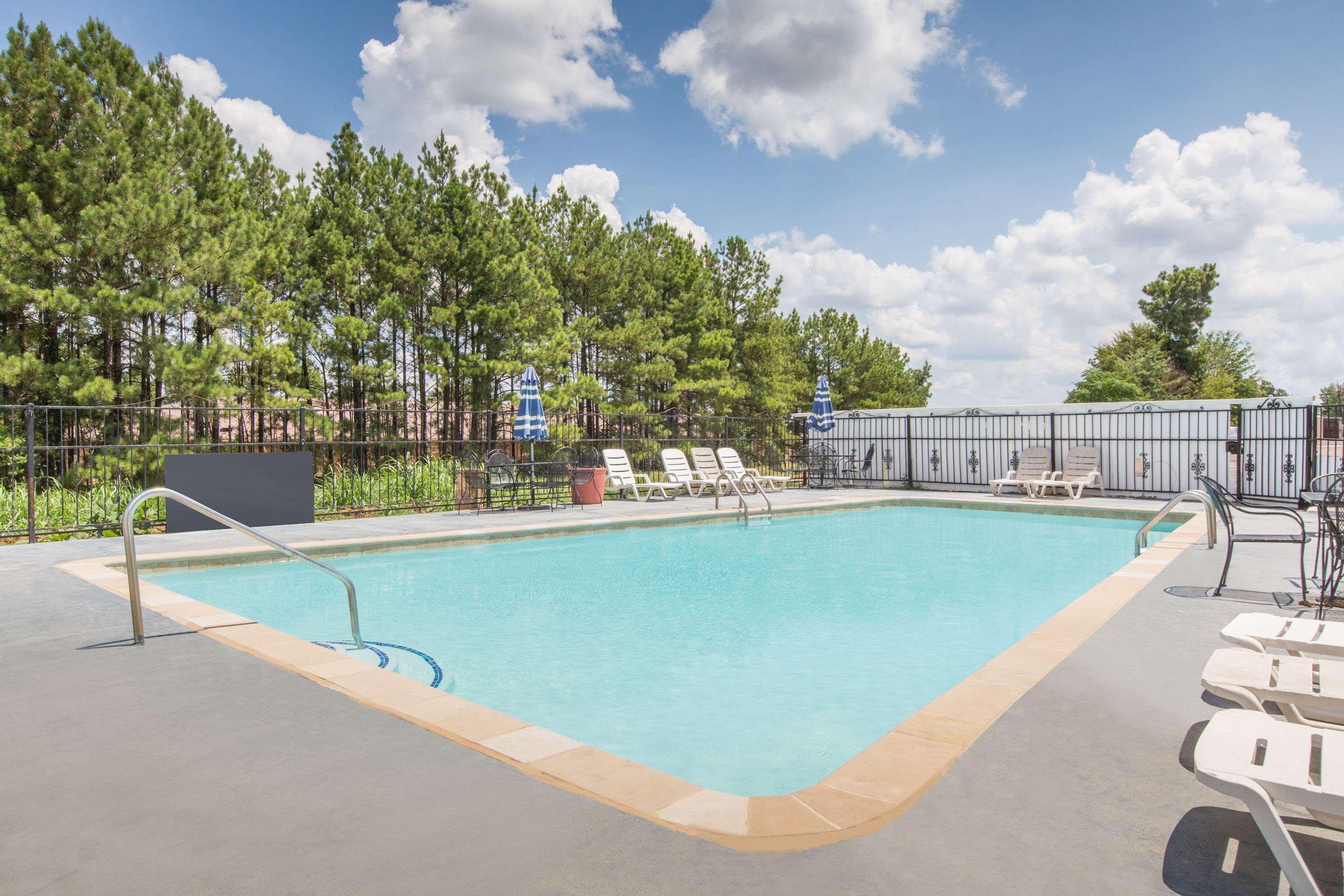 Days & By Wyndham Hotel