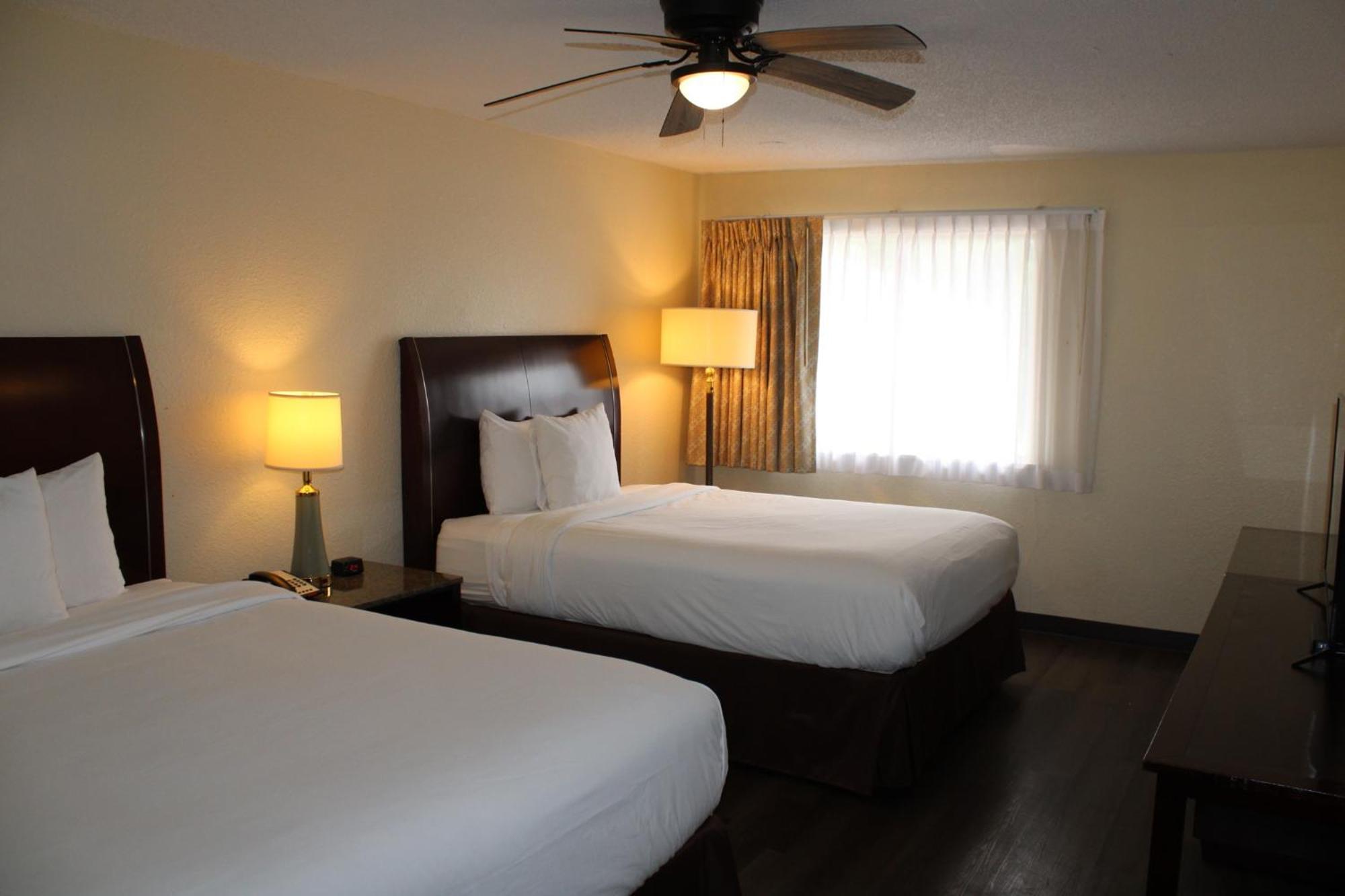 Days & By Wyndham Hotel Marshall