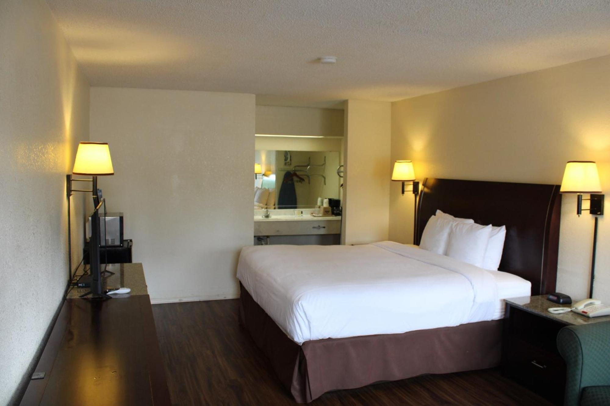Days & By Wyndham Hotel