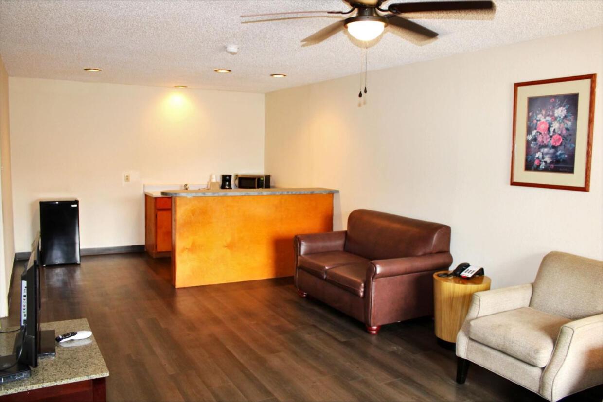 Days & By Wyndham Hotel